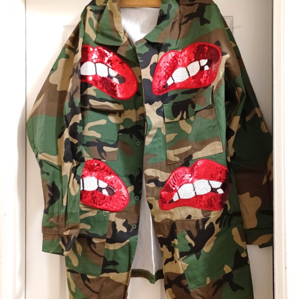 Women's Camouflage Jacket -Sexy Lips Sequin